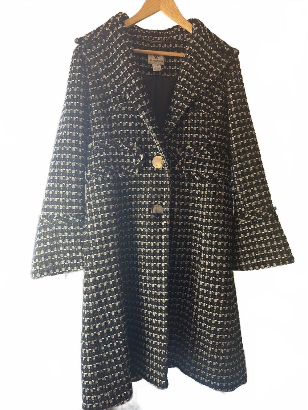 Gorgeous Black and white with silver bottoms Worthington wide collar